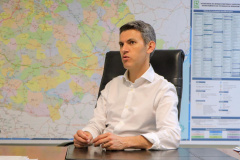 Segundo o presidente da Comec, Gilson Santos, o projeto, quando implementado, trará muito mais agilidade para a análise de processos de parcelamento do solo. “Hoje, apesar de poder realizar o protocolo de forma digital, as prefeituras precisam trazer os projetos de forma física até a Comec.  Foto: Divulgação/Comec