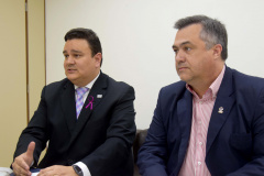 O secretário de Estado da Saúde, Beto Preto, e o controlador-geral do Estado, Raul Siqueira, discutiram nesta segunda-feira (7) o Plano de Integridade da Saúde. Além de apresentar informações sobre o plano, Raul Siqueira explicou resultados prévios da CGE Itinerante. Ambas as atividades fazem parte do Programa de Compliance que o Governo pretende colocar em todas as secretarias e órgãos estaduais. Foto: Divulgação/SESA