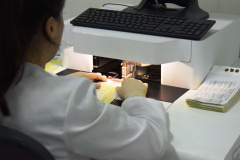O Paraná ampliou em 17% o número de Teste da Mãezinha em 2019, em comparação aos dois últimos anos. De janeiro até 30 de setembro, 51.191 mulheres fizeram o procedimento para identificação de situações que podem levar risco à gestação e ao parto prematuro, a exemplo da doença falciforme e a talassemia. A coleta de sangue para o exame é recomendada a partir do primeiro trimestre da gravidez. Foto: Divulgação/SESA