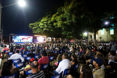 Noite de céu aberto, temperatura próxima a 30ºC e um filme na telona para todos assistirem de graça. O município de Marumbi, no Vale do Ivaí, foi o primeiro a receber o programa Cinema na Praça, uma iniciativa do Governo do Paraná e da Renault do Brasil, que propõe levar diversão e cultura para cidades pequenas que não possuem cinemas de rua ou em centros comerciais.