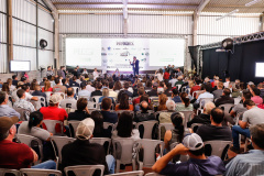 O governador Carlos Massa Ratinho Junior esteve nesta quinta-feira (17) na Agropec, nova feira agrotécnica de Guarapuava, na região central do Estado. No encontro com produtores, na abertura do evento, o governador destacou o fim da vacinação contra a febre aftosa no Paraná e disse que a região Centro-Sul será beneficiada pela medida.