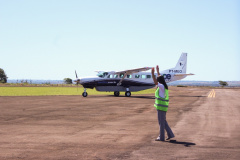 Em Guaíra, no Oeste do Paraná, fronteira com o Paraguai, a nova linha aérea ligando a Curitiba, inaugurada nesta terça-feira (22), deverá concretizar o projeto de lojas francas, que já está autorizado e regulamentado, esperando apenas investimentos de empresários. O município integra a malha aeroviária do programa Voe Paraná.Foto: Prefeitura de Guaíra