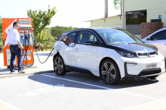 O governador Carlos Massa Ratinho Junior sancionou nesta semana o projeto de lei que zera a alíquota de IPVA (Imposto sobre a Propriedade de Veículos Automotores) de veículos elétricos - que hoje é de 3,5%, até o dia 31 de dezembro de 2022. O objetivo é incentivar o uso de automóveis movidos à energia elétrica, que conferem maior eficiência e menor consumo em comparação àqueles movidos à combustão - Curitiba, 24/10/2019. Foto: Dani Catisti/Copel