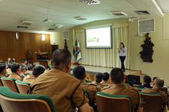O Batalhão de Polícia Rodoviária (BPRv) promoveu nessa quinta-feira (24), em Curitiba, o IV Seminário do BPRv. Os 56 comandantes dos postos rodoviários de todo o Estado participaram das atividades no auditório do Departamento de Estradas e Rodagens (DER). As palestras tiveram temas diferenciados para abordar as ações desenvolvidas pelos policiais nas rodovias.