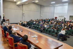 Criar uma rede integrada para incentivar boas práticas em bem-estar de animais de fazenda é uma ação que está sendo pensada pelo Governo do Paraná, por meio da Secretaria do Desenvolvimento Sustentável e do Turismo. O assunto foi um dos principais temas de um painel de palestras realizado nesta semana pela Secretaria em parceria com a Agência de Defesa Agropecuária do Paraná (Adapar), no Setor de Ciências Agrárias da Universidade Federal do Paraná, em Curitiba. Foto: Divulgação/SEDEST