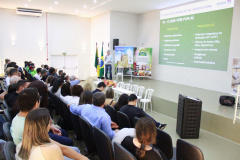 O secretário estadual da Agricultura e do Abastecimento, Norberto Ortigara, apresentou nesta quinta-feira (24), em palestra na 3ª Tecnoagro, na Faculdade de Tecnologia do Vale do Ivaí, (Fatec), em Ivaiporã, as tendências do agronegócio brasileiro e paranaense. O secretário reforçou o papel dos jovens no desenvolvimento de um modelo de agricultura altamente tecnológico.Foto: Divulgação/SEAB