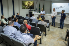 A empresa pública Portos do Paraná reuniu nesta sexta-feira (25) operadores portuários dos principais segmentos de carga para debater a atualização do Plano Diretor do município com a Secretaria Municipal de Urbanismo de Paranaguá. A ideia é que o desenvolvimento do setor seja contemplado no novo documento que norteia a organização e o crescimento da cidade para os próximos dez anos.