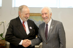 O vice-governador Darci Piana se reuniu nesta segunda-feira (28), no Palácio Iguaçu, com o embaixador Igor Kipman, chefe do escritório de Representação no Paraná do Ministério das Relações Exteriores. Eles discutiram questões relativas às relações internacionais do Brasil e como elas refletem no Paraná, além da possibilidade de abertura de novos mercados para o Estado. Foto:Jaelson Lucas / AEN