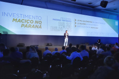 Com parceria da Copel, o Governo do Paraná lançou nesta quinta-feira (31) o Programa Ilumina Paraná, que vai permitir que municípios do Estado modernizem seus sistemas de iluminação pública – aumentando a segurança e reduzindo a conta de energia elétrica. Foto: José Fernando Ogura/AEN