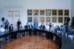 Mais de cem municípios receberam na segunda-feira (04) a confirmação de liberação de recursos do programa Paraná Mais Cidades. Parceria entre o Governo do Estado e a Assembleia Legislativa, o programa conta com R$ 351 milhões, provenientes do Tesouro Estadual e da devolução do exercício orçamentário do Legislativo, e vai beneficiar todos os 399 municípios. Foto: Casa Civil