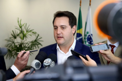 O governador Carlos Massa Ratinho Junior encaminhou para a Assembleia Legislativa do Paraná um projeto de lei que institui o Sistema Estadual de Cultura (SEC-PR). A implantação desse modelo consolida a cultura como política de Estado e viabiliza a participação do Paraná em editais de âmbito federal, garantindo mais recursos para a área.Foto: Jaelson Lucas/AEN
