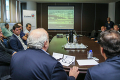 O Governo do Estado e a Prefeitura de Curitiba assinam um Termo de Cooperação Técnica para que o município utilize a metodologia BIM (Modelagem da Informação da Construção), uma nova ferramenta tecnológica para melhoria da gestão de obras públicas. O secretário estadual da Infraestrutura e Logística, Sandro Alex, e o prefeito da Capital, Rafael Greca firmam a parceria na sede da Secretaria da Infraestrutura e Logística.   05/11/2019  -  Foto: Geraldo Bubniak/AEN