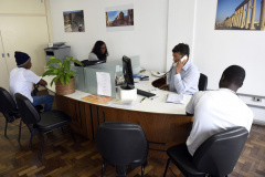 O Centro de Informação para Migrantes Refugiados e Apátridas do Paraná e o Departamento do Trabalho e Estimulo à Geração de Renda, da Secretaria da Justiça, Família e Trabalho do Governo do Paraná, ofertam nesta quinta e sexta-feira (7 e 8) 62 vagas de emprego para migrantes e refugiados estabelecidos em Curitiba.Foto: Divulgação/SEJUF