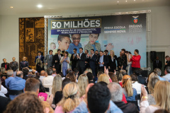 O governador Carlos Massa Ratinho Junior confirma nesta quarta-feira (06) recursos para compra de climatizadores, refrigeradores, conjuntos refeitórios, mesas, banquetas e utensílios para as escolas estaduais do Paraná. O investimento será feito por meio da Fundepar.  Curitiba, 06/11/2019 - Foto: Geraldo Bubniak/AEN