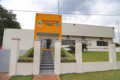 A 4ª Companhia da Polícia Militar, em Capanema, na região Sudoeste do Paraná, ganhou uma nova sede, mais moderna e ampla, com estrutura adequada para atender a população de cinco cidades da região Sudoeste. Além de Capanema, Planalto, Realeza, Pérola do Oeste e Santa Isabel do Oeste, conjunto de cidades próximo à fronteira com a Argentina, também serão assistidas pela Companhia. A inauguração foi nesta quarta-feira (13).Foto: José Fernando Ogura/AEN