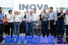 O governador Carlos Massa Ratinho Junior assinou nesta quarta-feira (13), em Pato Branco, a autorização do lançamento da chamada pública, de R$ 700 mil, referente ao Programa de Apoio ao Sistema Regional de Inovação do Sudoeste do Paraná. O programa é financiado pela Fundação Araucária e conta com o apoio do Sebrae. Foto: Rodrigo Felix Leal/AEN