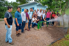 Moradores da comunidade rural Nova Colônia, do município de Catanduvas, agora têm água tratada na torneira durante 24 horas por dia. O sistema foi entregue oficialmente nesta quarta-feira (13) pelo diretor de Investimentos da Sanepar, Joel de Jesus Macedo, e pelo prefeito de Catanduvas, Moisés Aparecido de Souza, às famílias. O evento foi no Pavilhão da Igreja de Nova Colônia. Foto: Sanepar