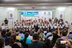O Governo do Estado libera nesta quinta-feira (14) mais R$ 25 milhões para a continuidade das obras do Hospital da Criança de Maringá (Noroeste). A solenidade acontece na prefeitura de Maringá, com as presenças do Secretário do Desenvolvimento Urbano e Obras Públicas ? JoãoCarlos Ortega,  Secretário de Saúde ? Beto Preto, o Prefeito de Maringá, Ulisses Maia.Maringá, 14/11/2019 -  Foto: Geraldo Bubniak/AEN