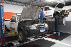 Cerca de 90% da frota de veículos oficiais do Estado está em circulação e com a manutenção em dia. Em quase três meses – entre 1º de agosto e 20 de outubro – foram reparados 8.431 veículos a um custo médio de R$ 833 por conserto. No mesmo período do ano anterior, foram reparados 5.396 veículos, a um valor médio de R$ 1.136 por conserto. O custo médio por reparo caiu 26,6%.Curitiba, 18/11/2019 - Foto: Ari Dias/AEN