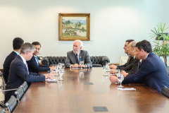 O governador em exercício, Darci Piana recebe dirigentes da Copel e da ANEEL  em reunião no Palácio Iguaçu.    Curitiba, 19/11/2019 -  Foto: Geraldo Bubniak/AEN