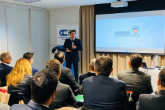 O governador Carlos Massa Ratinho Junior apresentou nesta quarta-feira (20) a empresários, diplomatas e investidores espanhóis os principais potenciais do Estado e as oportunidades de negócio em diversas áreas. A exposição ocorreu durante o Paraná Day realizado em Madri, que contou com apoio do Centro de Comércio Brasil-Espanha e do Banco Santander. Foi o segundo Paraná Day internacional - o primeiro foi em Nova York (EUA), em julho.Foto: Divulgação/AEN