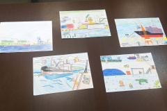Já estão selecionados os cinco alunos vencedores do concurso de desenhos e frases do Projeto Porto Escola, em Antonina. A seleção foi realizada nesta quarta-feira (20). Foram inscritos 160 estudantes de 5º anos do Ensino Fundamental das escolas municipais. Foto: Portos do Paraná