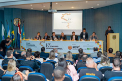 O secretário de Estado da Segurança Pública, Romulo Marinho Soares, participou, nesta quinta-feira (21) do VI Seminário Fronteiras do Brasil, que acontece até este sábado (23), em Foz do Iguaçu, com o tema “Desenvolvimento, Segurança e Integração. No evento, ele destacou a importância das ações conjuntas das forças de segurança para combater o crime organizado na região. Foto: Divulgação/SESP