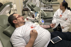 Servidores da Controladoria-Geral do Estado (CGE) se mobilizaram desde o início do mês para o Dia Nacional do Doador de Sangue Voluntário, celebrado nesta segunda-feira (25). O maior grupo se reuniu na sexta-feira (22) com apoio da Superintendência-Geral de Ação Solidária, vinculada à Secretaria da Justiça, Família e Trabalho, para doar sangue. Foto: Divulgação/CGE