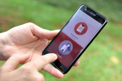 A Universidade Estadual de Londrina (UEL) desenvolveu um aplicativo (APP) para smartphones que oferece possibilidade de comunicação e informação odontológica para pessoas surdas em atendimento emergencial ou consulta de rotina. O projeto de pesquisa é liderado pelas professoras Elisa Tanaka Carloto e Maria Celeste Morita, do Departamento de Medicina Oral e Odontologia Infantil, do Centro de Ciências da Saúde (CCS). Foto: Divulgação/UEL