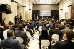 O governador Carlos Massa Ratinho Junior apresentou nesta quarta-feira (27), na Bolsa de Valores de São Paulo, as oportunidades de investimentos no Paraná. Ele destacou os potenciais do Estado, a moderna legislação sobre Parcerias Público-Privadas (PPPs) e o novo programa de concessão de rodovias, que vai abranger 4,1 quilômetros de estradas.
