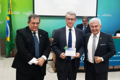 Secretário de Empreendedorismo e Inovação do MCTIC, Paulo Alvim; diretor-presidente do Tecpar, Jorge Callado e o  ministro da Ciência, Tecnologia, Inovações e Comunicações (MCTIC), Marcos Pontes. Foto: Tecpar