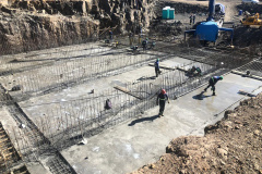 O canteiro de obras da Pequena Central Hidrelétrica (PCH) Bela Vista está movimentado. Cerca de 300 pessoas já trabalham no empreendimento que está sendo construído no Rio Chopim, entre os municípios de Verê e São João, no Sudoeste do Estado. Foto: Copel