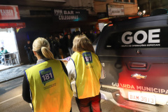 A Força-Tarefa Infância Segura de Combate a Crimes contra a Criança realizou na noite de quinta-feira (28) ações de fiscalização e conscientização em estabelecimentos comerciais e bares de Curitiba. Foi a sexta Operação Integrada e Ostensiva de Protec&#807;a&#771;o a&#768;s Crianc&#807;as e Adolescentes. Foto:SEJUF