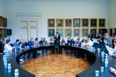 O Governo do Estado conclui esta semana a rodada de autorizações para liberação de recursos do programa Paraná Mais Cidades, que começou há cerca de dois meses. Coordenado pela Casa Civil, o programa é uma parceria entre o Governo e a Assembleia Legislativa e conta com R$ 351 milhões, provenientes do Tesouro Estadual e da devolução do exercício orçamentário do Legislativo. Foto: Guilherme Flores/Casa Civil