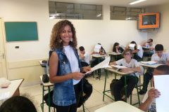 Começou com uma passeata puxada por 300 estudantes e terminou com toda uma cidade mobilizada no enfrentamento à violência contra as mulheres. A responsável é Adriana Reis, professora do 6º ano do Ensino Fundamental no Colégio Estadual Talita Bresolin, no município de Califórnia, no Norte do Paraná, que desenvolveu um projeto com o propósito de conscientizar a comunidade escolar e os moradores da cidade sobre violência doméstica. Foto:SEED