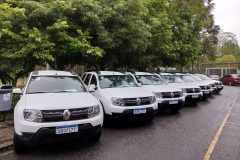 A Agência de Defesa Agropecuária do Paraná (Adapar) recebeu 20 veículos utilitários, que serão utilizados nos serviços de defesa animal. Os carros resultam de parceria com o Ministério da Agricultura, Pecuária e Abastecimento e foram entregues terça-feira (17). Os supervisores regionais estiveram em Curitiba para uma reunião e já seguiram com os veículos para as diversas regiões do Estado. Foto:SEAB