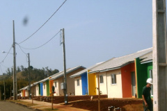 Cohapar, Caixa Econômica e prefeitura inauguraram conjunto habitacional com 128 imóveis em Santo Antônio da Platina, enquanto chaves de 47 unidades do programa Habita Paraná foram entregues à população de Cornélio Procópio. 