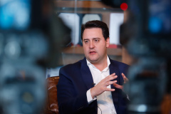 As ações em infraestrutura, os novos programas sociais e de enxugamento na máquina pública, além de inovações na educação, a regionalização da saúde, investimentos nos municípios e geração de empregos. Esses são alguns dos destaques do governador Carlos Massa Ratinho Junior sobre o primeiro ano de administração do Estado. Foto:Rodrigo Felix Leal/AEN