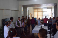 Em mais uma ação de mobilização e conscientização sobre o problema da dengue, o secretário de Estado da Saúde, Beto Preto, esteve no município de Florestópolis, na região Norte do Paraná, nesta sexta-feira (3). Esta é a quarta cidade visitada pelo secretário nas últimas semanas. Ele já passou por Nova Cantu, Quinta do Sol, outras duas localidades em epidemia, além de Matinhos, no Litoral, para alertar a população sobre a doença. Foto:SESA