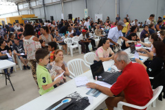 Mais 10 municípios serão beneficiados no primeiro semestre de 2020 com a feira de serviços Paraná Cidadão, que leva defesa de direitos e inclusão social aos paranaenses. O programa é itinerante e oferta à população, em um mesmo local, mais de 30 serviços gratuitos, como emissão da carteira de identidade e CPF, intermediação de vagas de emprego, cadastramento para as tarifas sociais de água e luz e orientação nas áreas da saúde, direitos humanos e habitação. Foto:SEJUF