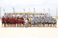 O tradicional Futebol das Estrelas do Litoral paranaense homenageou o ex-goleiro Gerson Dall’Stella neste sábado (11). O atleta campeão brasileiro pelo Coritiba em 1985 faleceu aos 58 anos, vítima de um infarto, horas antes da partida que contaria com sua presença. O Athletiba terminou 5 a 5. Antes do jogo foi respeitado um minuto de silêncio. Foto: Gilson Abreu/AEN