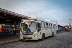 Criar novas possibilidades de conexões para o transporte coletivo é uma maneira de tornar o sistema mais atrativo e combater a queda no número de usuários que os ônibus vêm enfrentando nos últimos anos. Por isso, a partir desta segunda-feira (13), a Coordenação da Região Metropolitana de Curitiba (Comec) realiza duas importantes ações envolvendo linhas que atendem o município de São José dos Pinhais.Foto: COMEC