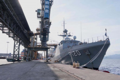 O Porto de Paranaguá recebeu nesta segunda-feira (13) o Navio Patrulha Oceânica Amazonas (P-120), da Marinha do Brasil. A embarcação que atracou no berço 205 do cais comercial é a primeira das Forças Armadas do Brasil a fazer procedimento de apoio no cais público paranaense em 2020. Foto: Portos do Paraná