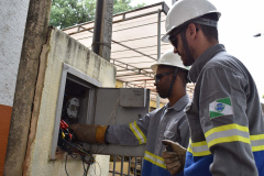 Equipes de combate a ligações irregulares e fraudes no sistema de medição de energia da Copel detectaram ao longo do ano passado, em todo o Paraná, 10.849 procedimentos irregulares realizados por consumidores – o equivalente a 43 casos confirmados por dia. Foto: Copel
