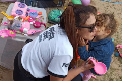 A Polícia Civil participou da feira de serviços gratuitos promovida pela Secretaria de Estado da Justiça, Família e Trabalho, na tarde de sábado (18), em Matinhos, no Litoral. Prestou atendimento a toda população e autuou na realização de registros de Boletim de Ocorrência (BO) de extravio ou perda de documentos. Foto: Polícia Civil