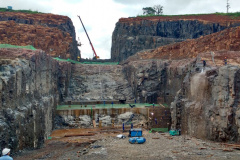 As obras da Pequena Central Hidrelétrica Bela Vista avançam rapidamente em Verê, no sudoeste do Paraná. Esta semana, as equipes iniciam o lançamento  de concreto na barragem e no vertedouro que ficam no leito do rio Chopim.
Foto: Copel