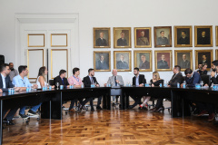 O vice governador Darci Piana empossa nesta terça-feira (28),membros do Conselho Estadual da Juventude. O CEJUV é um órgão colegiado de caráter consultivo, vinculado à Casa Civil por meio da assessoria especial para políticas públicas de juventude (AEJ), sendo composto por representantes da sociedade civil e do poder público com reconhecida atuação na defesa e promoção dos direitos da juventude.  Curitiba, 28/01/2020 -  Foto: Geraldo Bubniak/AEN