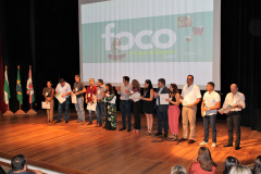 

Foi reconhecido o desempenho no âmbito dos programas Presente na Escola e Prova Paraná Mais. Entrega dos quase 400 certificados ocorreu no Seminário Foco na Aprendizagem, em Curitiba, que reúne os mais de 2 mil diretores.
Foto: SEED