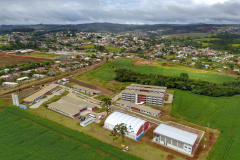 O Centro Estadual de Educação Profissional Florestal e Agrícola, inaugurado nesta sexta-feira (31) em Ortigueira, é mais um capítulo da história da parceria estratégica entre o Governo do Estado e a fabricante de celulose Klabin. A associação de forças envolve investimentos em infraestrutura nos Campos Gerais, geração de emprego, capacitação e ampliação da capacidade de exportação. Foto: José Fernando Ogura/AEN