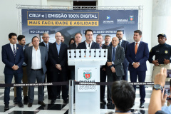 O governador Carlos Massa Ratinho Junior lança nesta terça-feira (04), no Palácio Iguaçu, o Certificado de Registro de Licenciamento de Veículo em meio eletrônico (CRLV-e). Assim, os cidadãos não precisam mais aguardar a chegada do documento do carro em casa ou 2ª via em caso de perda.
Foto: José Fernando Ogura/AEN